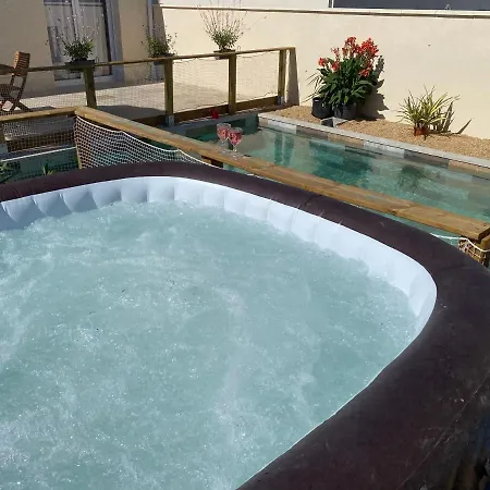 Jolie Maison Cocoon Piscine/jacuzzi Tatil Evi *
